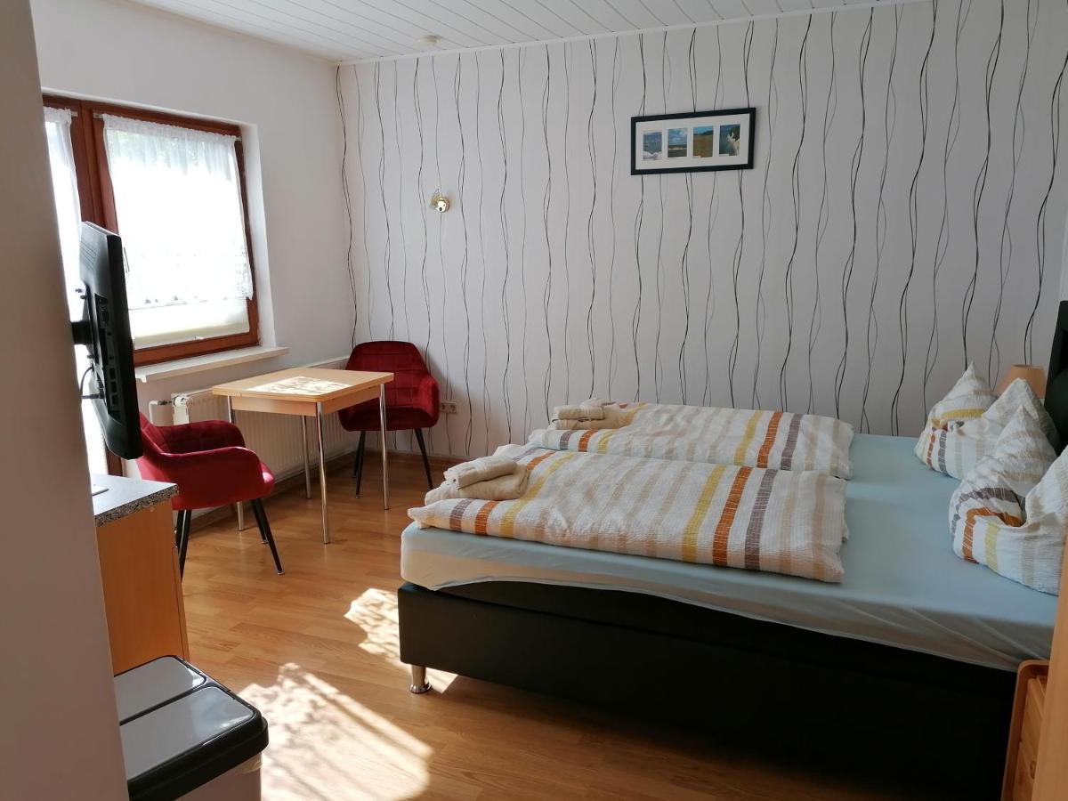 Pension Und Bistro" Dat Olle Fischerhus" Hotel Ralswiek Buitenkant foto