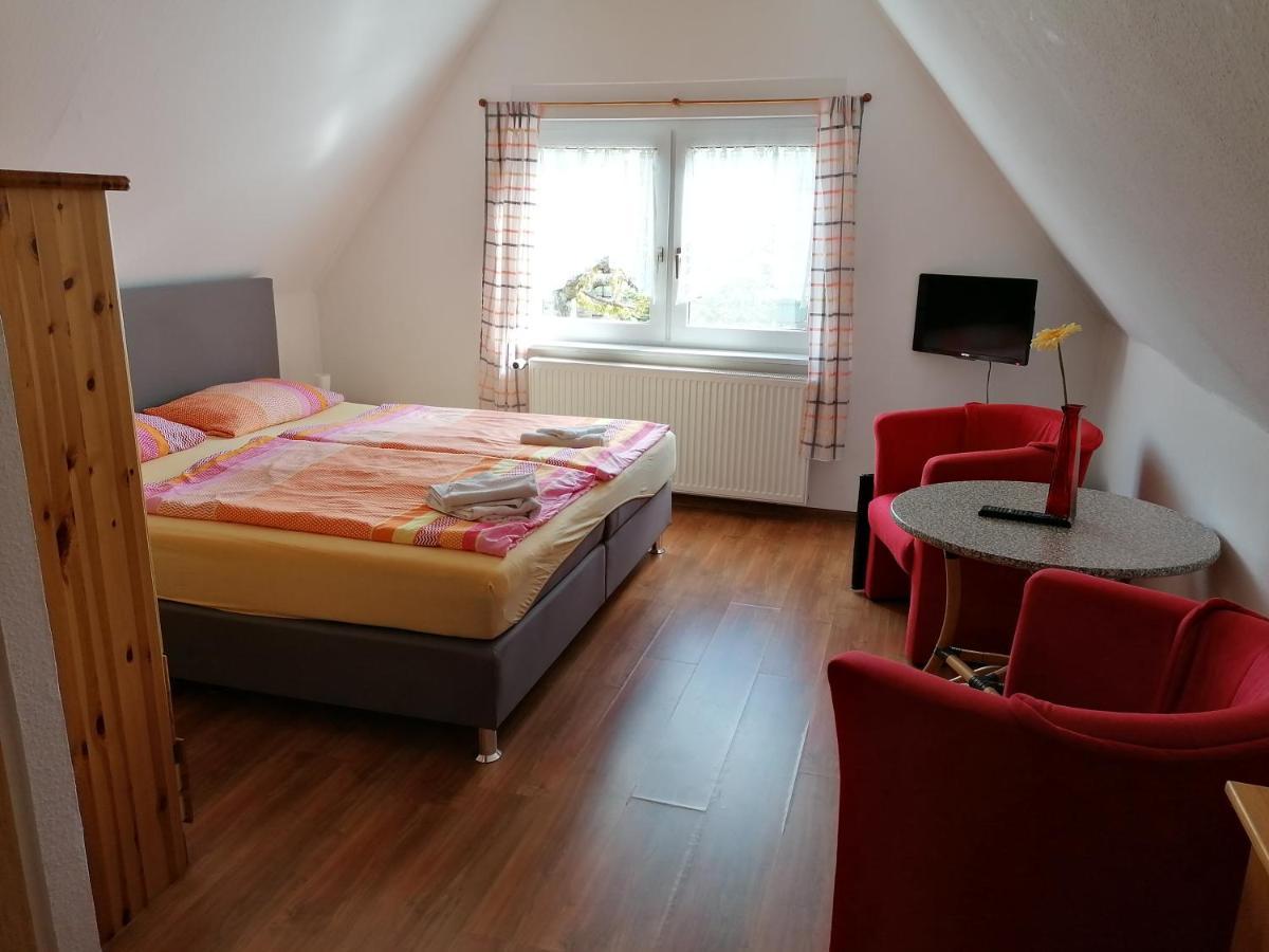 Pension Und Bistro" Dat Olle Fischerhus" Hotel Ralswiek Buitenkant foto