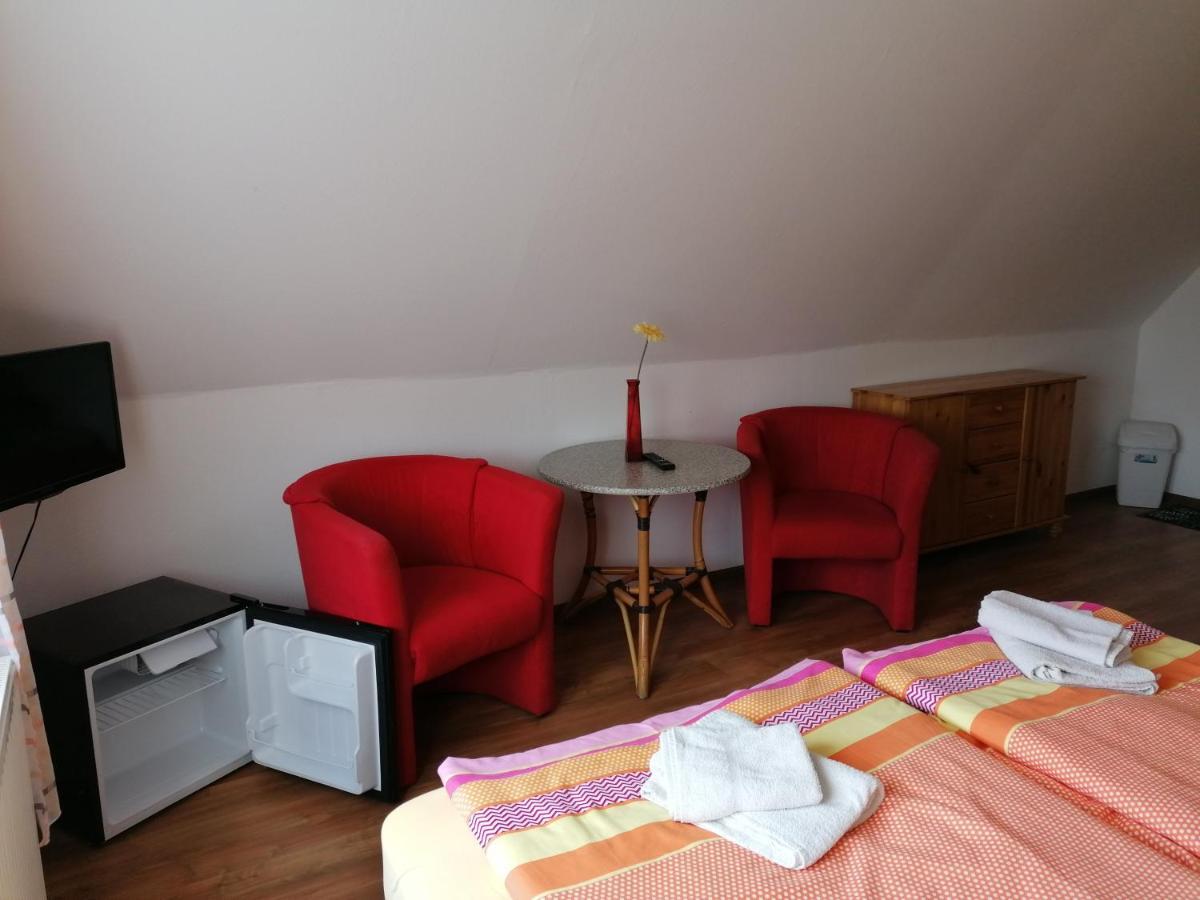 Pension Und Bistro" Dat Olle Fischerhus" Hotel Ralswiek Buitenkant foto